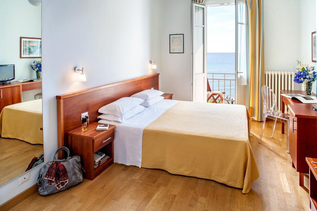 Hotel Beau Sejour Alassio Exterior foto